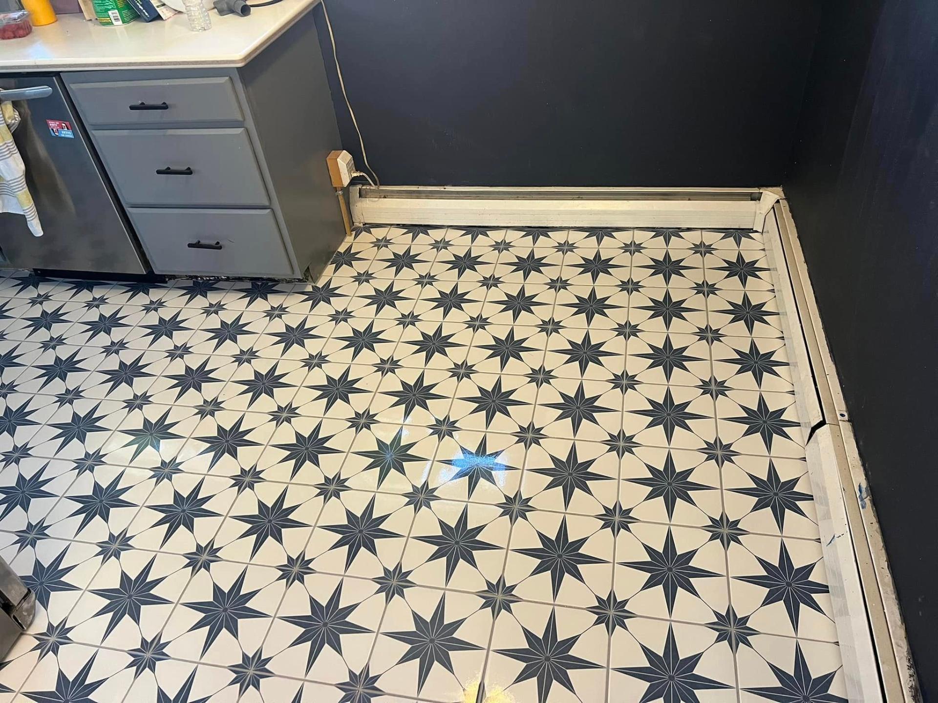 Star pattern cement floor